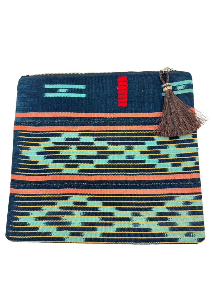 Clutch turquoise and Navy Aztec